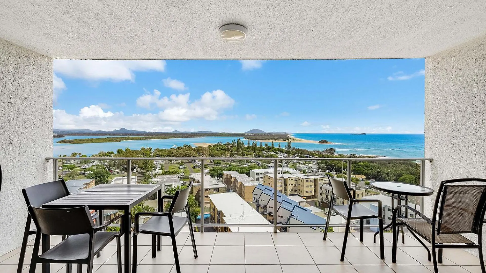 Chateau Royale Beach Resort Maroochydore Sunshine Coast 4*,  Australia