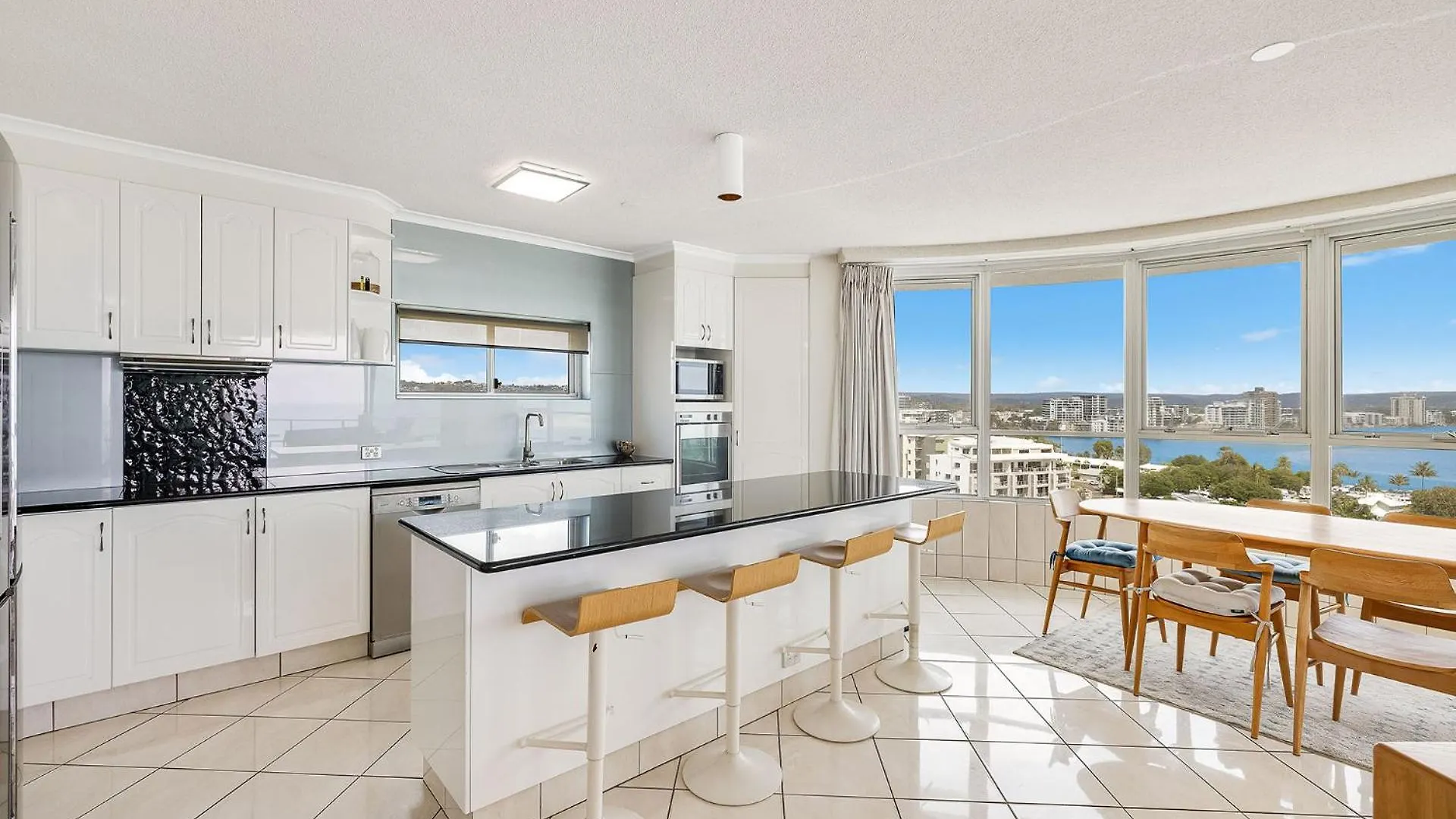 Aparthotel Chateau Royale Beach Resort Maroochydore Sunshine Coast